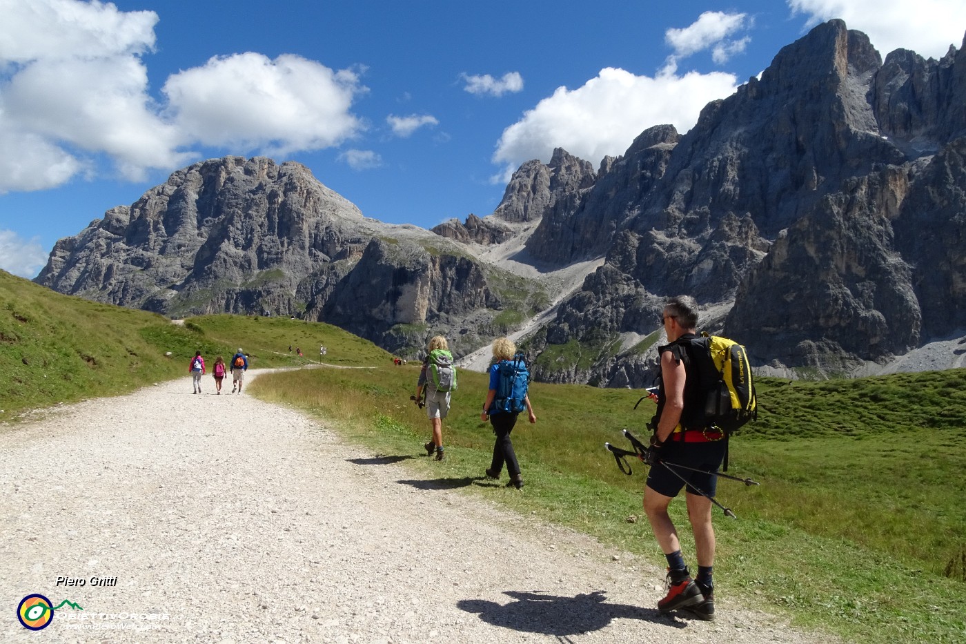 14 Di fronte a noi il Monte Mulaz da salire.JPG